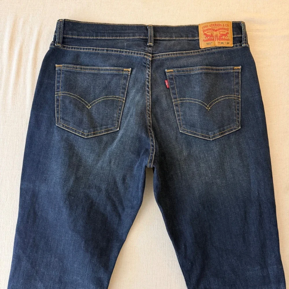 Levis measurements waist